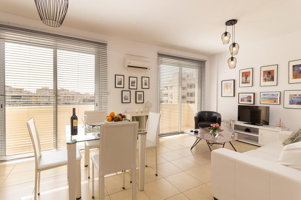 דירות לרנקה Elena Court Apt 401 מראה חיצוני תמונה